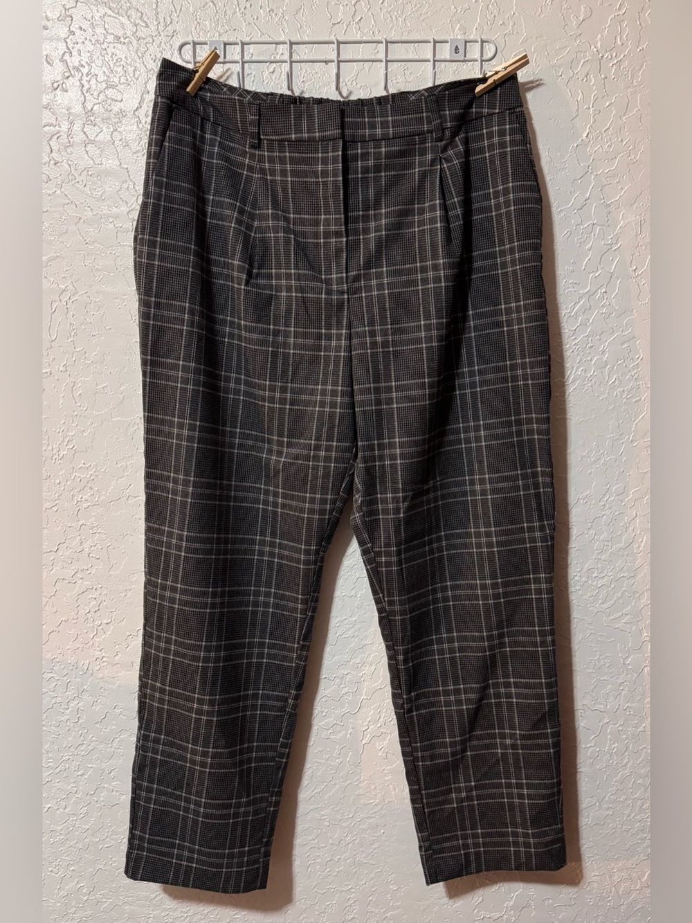 NWT Old Navy Taylor Straight Trouser
Grey Plaid